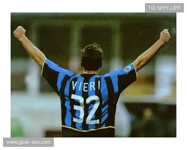 足球巨星背影头像展现个人魅力与专注瞬间引发全球球迷共鸣