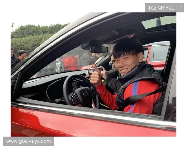 重庆隆鑫足球队球星阵容解析及关键球员表现分析